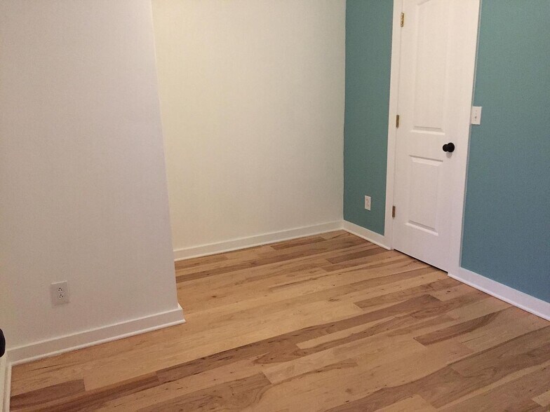 Downstairs bedroom - 921 Western Dr