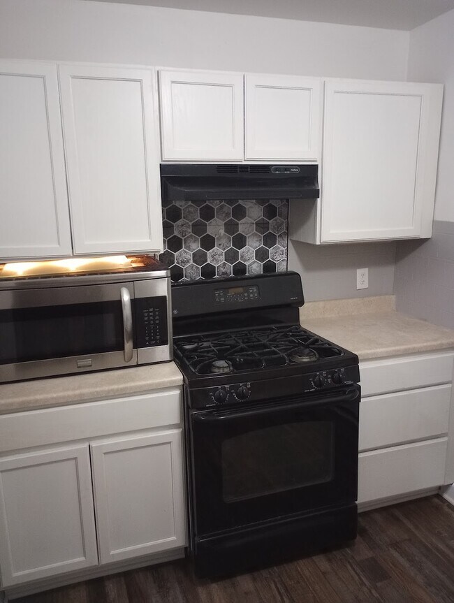 Building Photo - 2807 Sheldon Ave