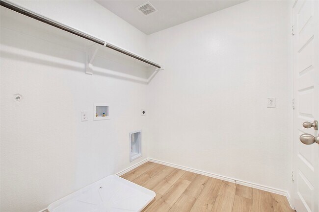 Building Photo - 1605 Katharina Ave