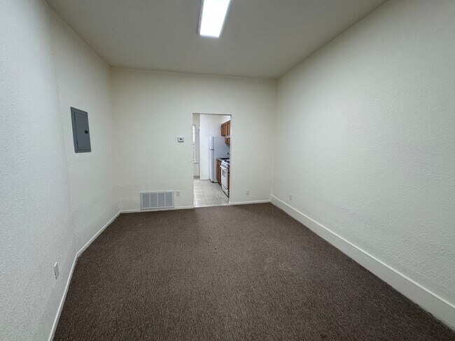 Building Photo - 294
