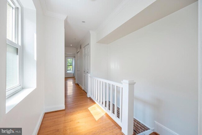 Building Photo - 809 W Barre St