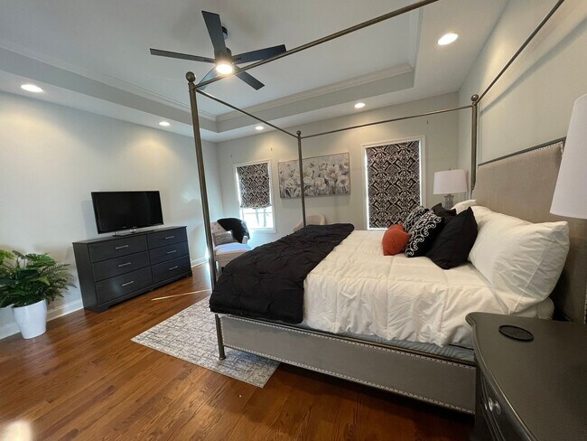 Building Photo - Fully Furnished, Short Term Rental, 1 Mont...