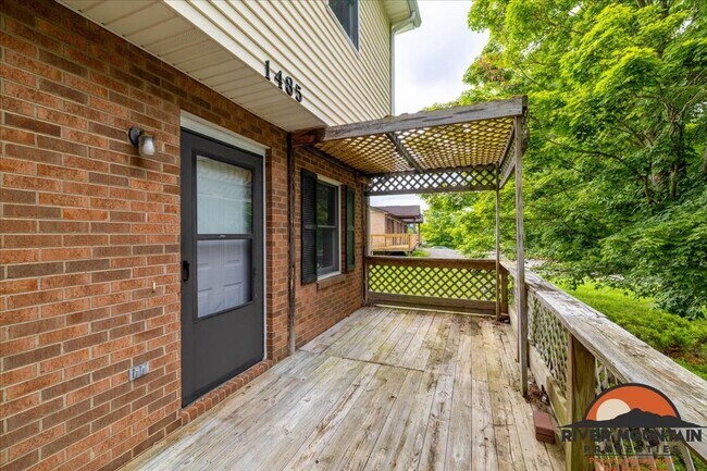 Building Photo - Recently Updated Home Near Virginia Tech