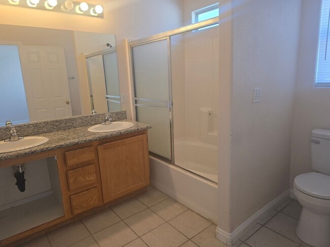 Building Photo - 3 bedroom home