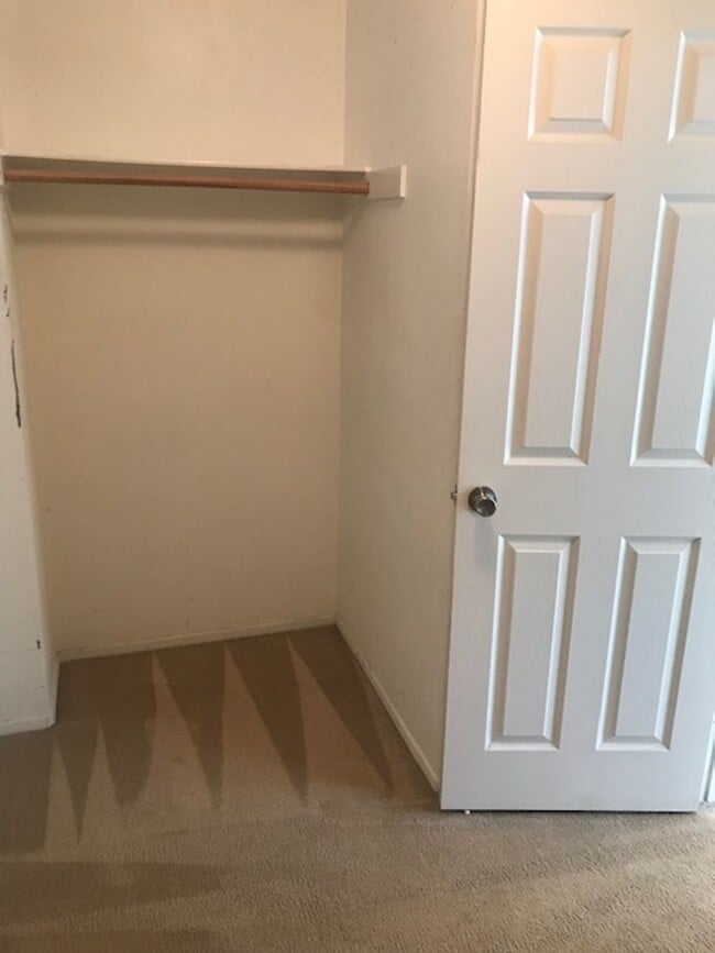 Building Photo - Gated Community!