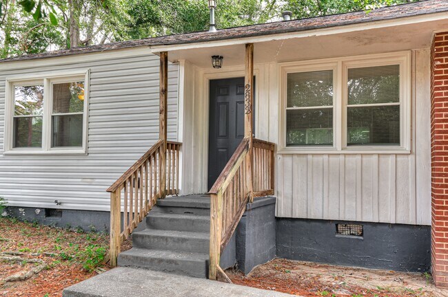 Building Photo - 2832 Cornelia Rd