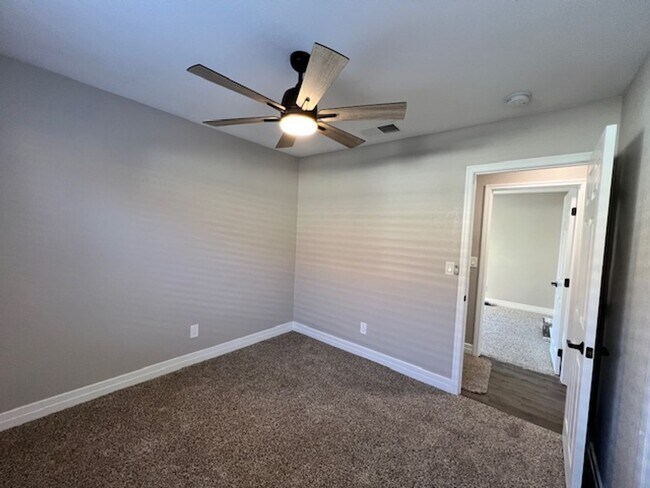 Building Photo - Fabulous 3 bedroom  Home