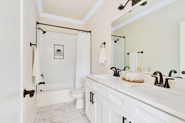 Building Photo - 733 N Market St