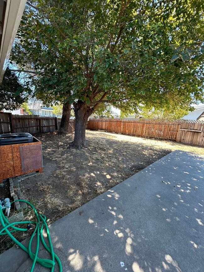 Building Photo - Corner Lot Home