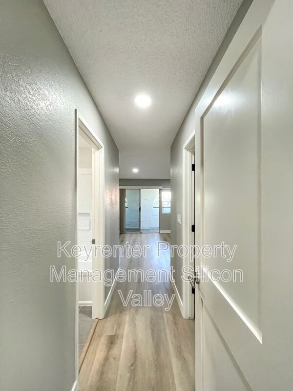 Building Photo - 1806 Blackmore Ct