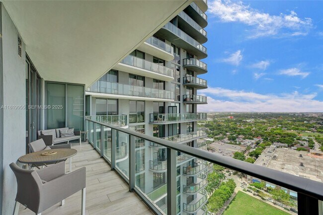 Building Photo - 121 NE 34th St