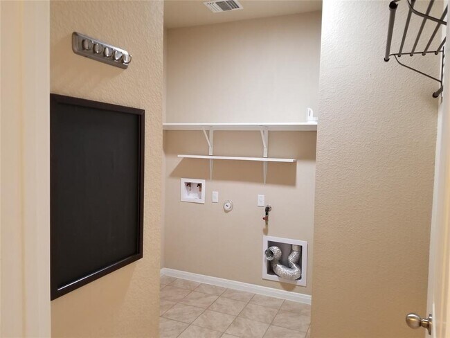 Building Photo - 300 Northern Flicker St