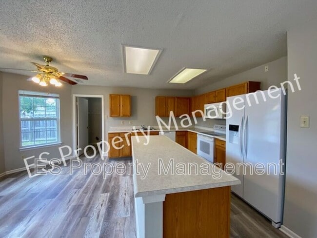 Building Photo - 2180 Shadowbrook Dr