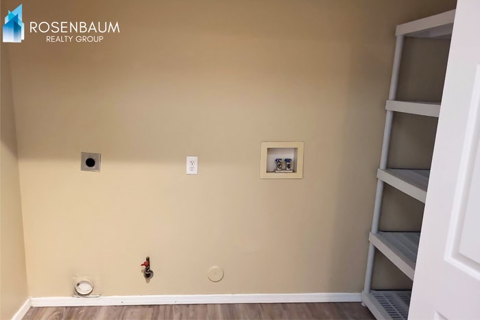 Building Photo - 8430 E Leigh Dr