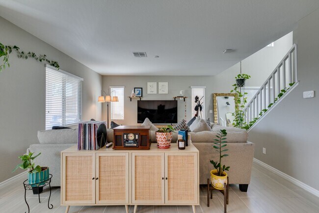 Building Photo - Gated, 4bed + loft with Bedroom and Full bathroom downstairs. Skye Canyon