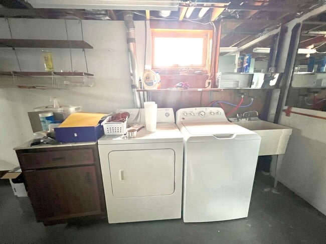 Building Photo - Beautiful Home - 3 Bedroom 2.5 Bathroom - ...