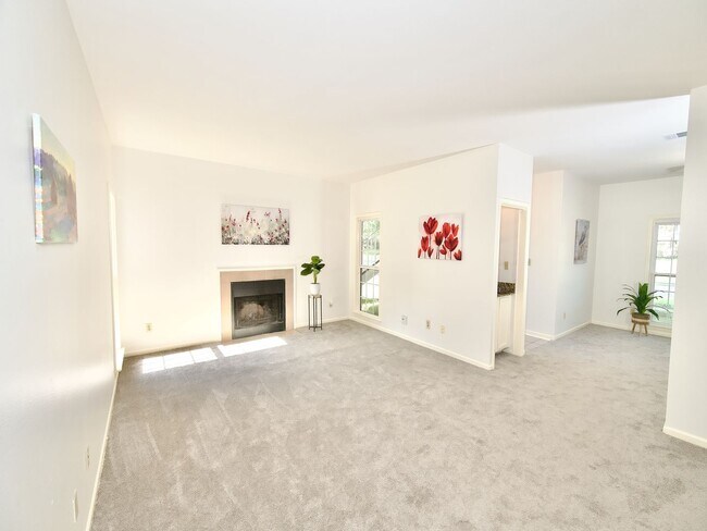 Building Photo - Beautifully Updated Three Bedroom Condo Ne...