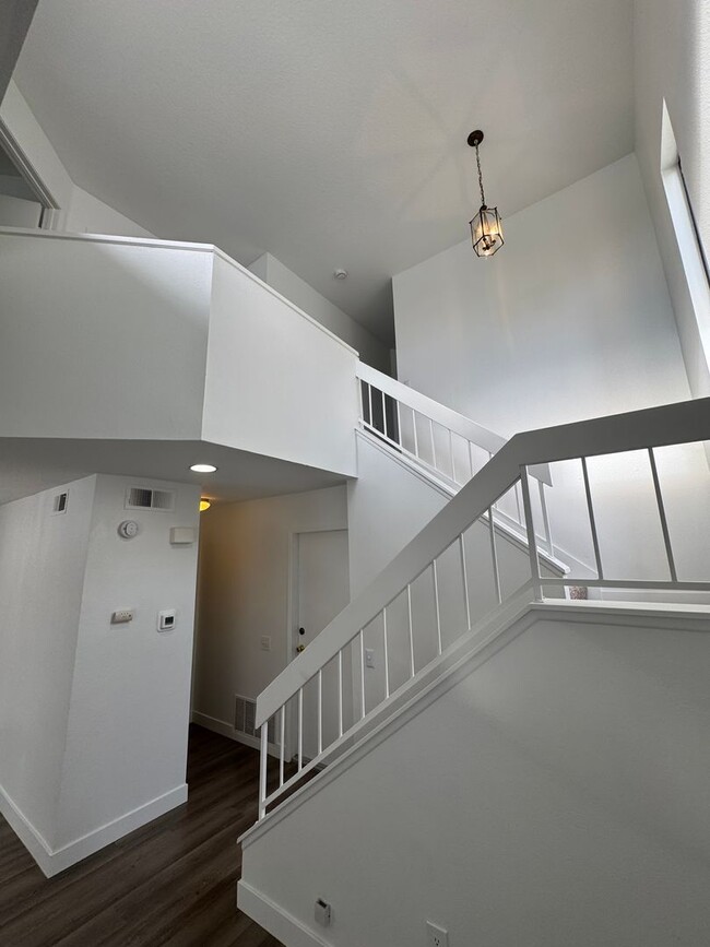 Building Photo - Condo with Amazing Lake View!