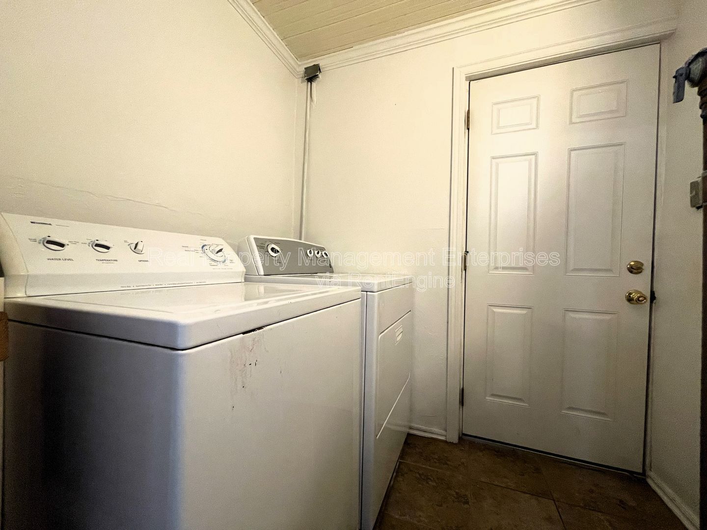 Building Photo - 737 NE 14th St