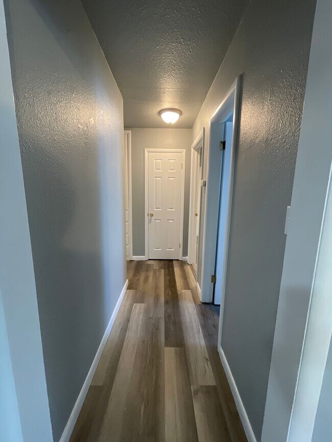 Building Photo - Welcome Home!!