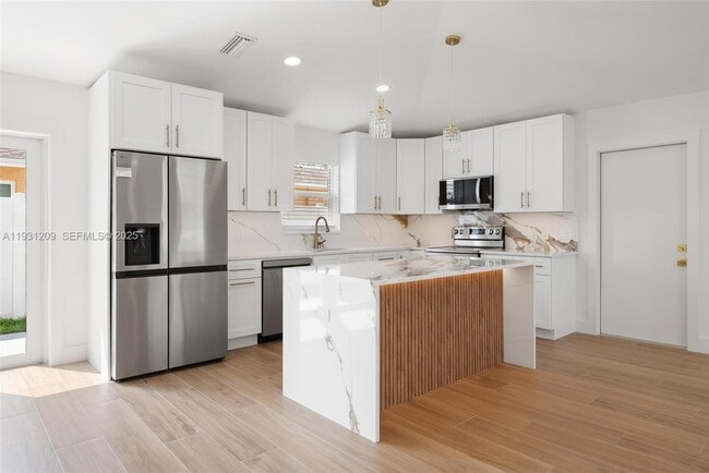 Building Photo - 102 SW 13th Ave