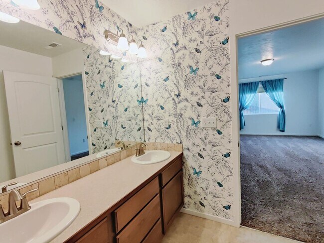 Building Photo - West Pasco Home with Hot Tub