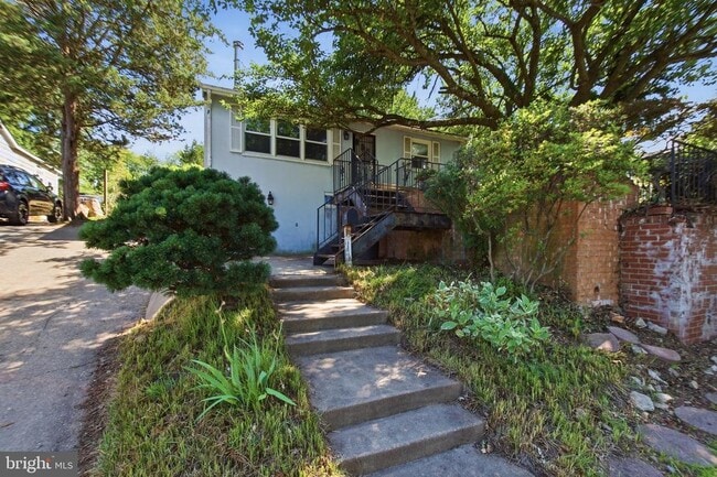 Building Photo - 3141 Clayborne Ave