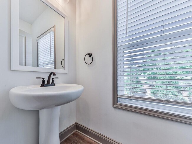 Building Photo - 419 Stovall Pl