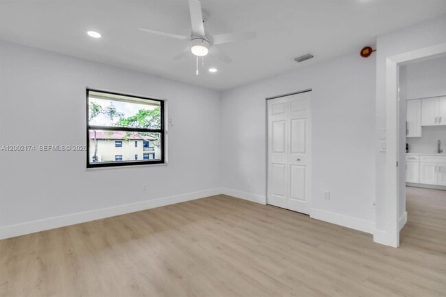 Building Photo - 8535 Casa Del Lago