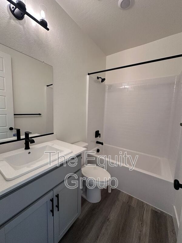 Building Photo - 2405 N Fontana St