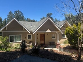 Building Photo - Beautiful 3 Bedroom/2 Bathroom Plus Bonus Room in Ben Lomond