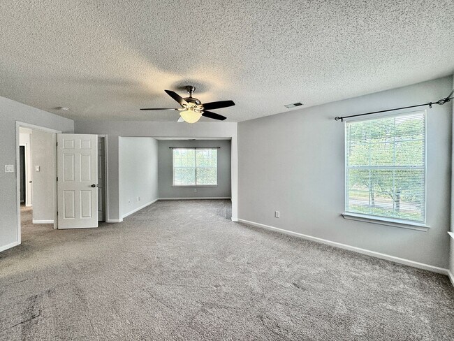 Building Photo - 4-Bedroom Home Castleton Ready 07-16-26! A Pet-Friendly Home - All Appliances - Fenced Yard - Exc...