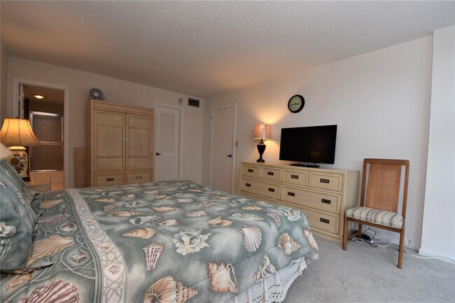 Building Photo - 525 N Ocean Blvd