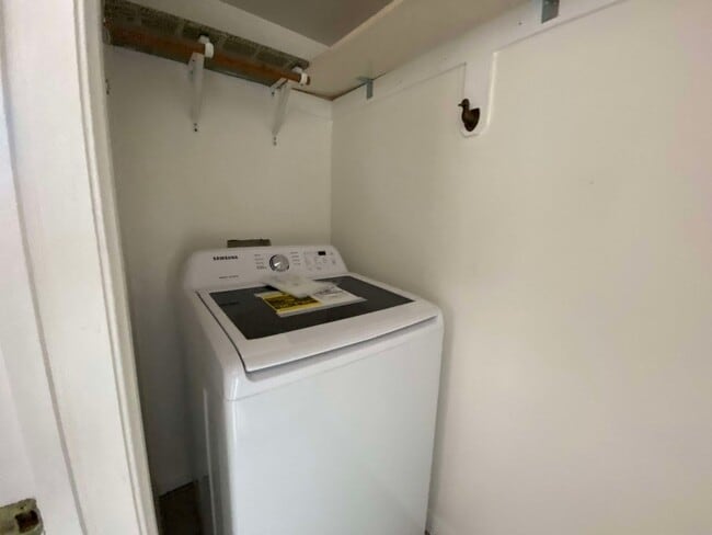 Building Photo - 762 W 21st St