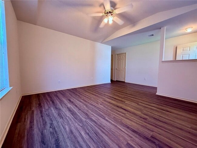Building Photo - 6 Holly Dr