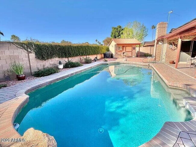 Building Photo - 1813 W Mandalay Ln