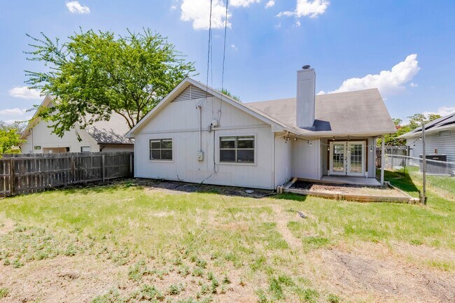 Building Photo - 2015 Newton Dr