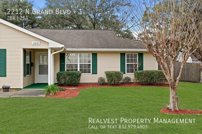 Primary Photo - 2212 N Grand Blvd