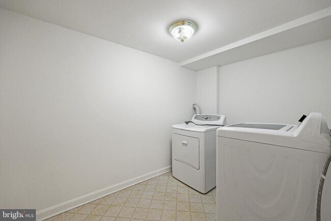 Building Photo - 17346 Wexford Loop