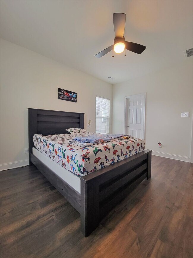 Building Photo - Beautiful end unit townhouse in Cosby Village with loads of extras.