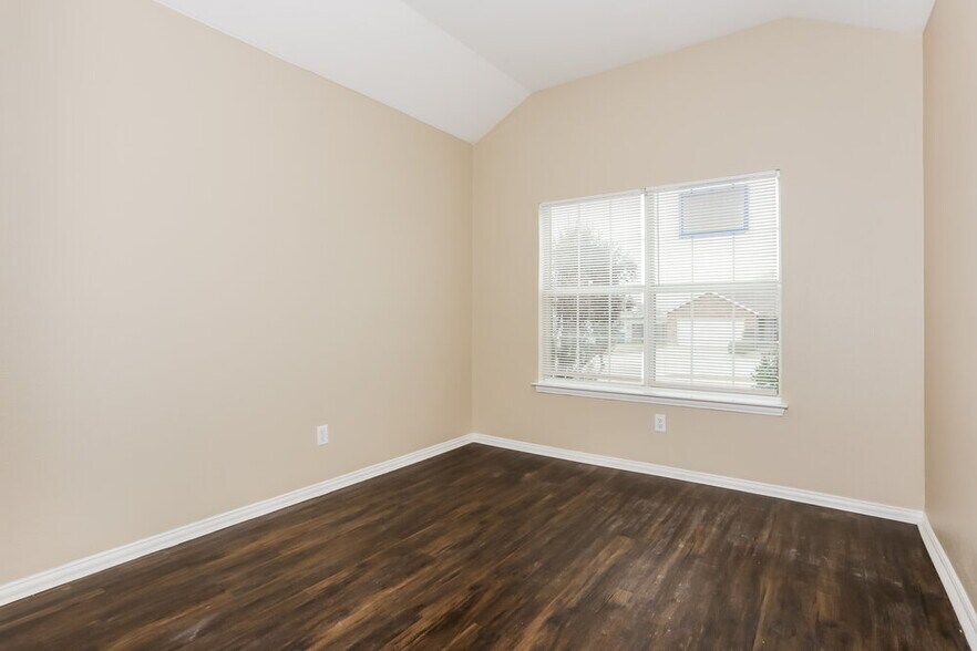 Building Photo - 915 Joshua Dr