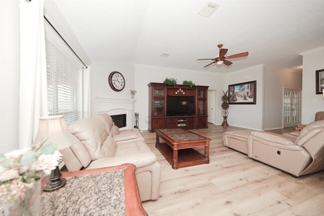 Building Photo - 6210 Fawnlake Dr