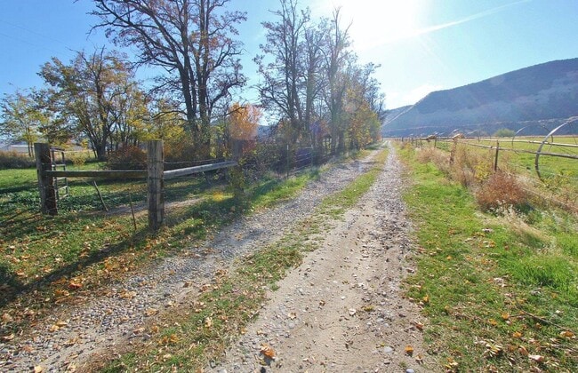 Building Photo - 3344 W South Slope Rd