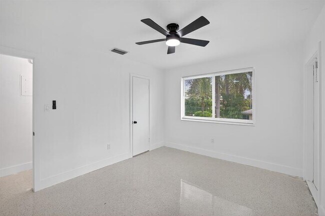 Building Photo - 1821 Middle River Dr