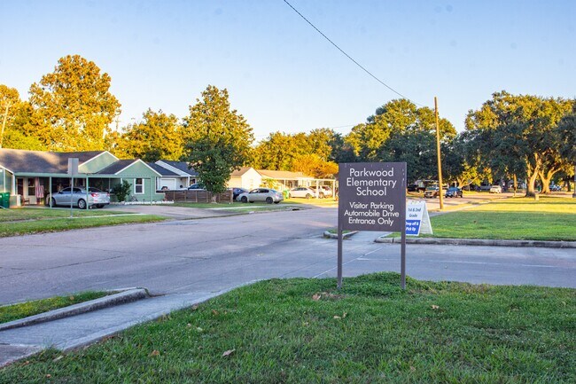 Building Photo - 3707 Meadowlake Rd
