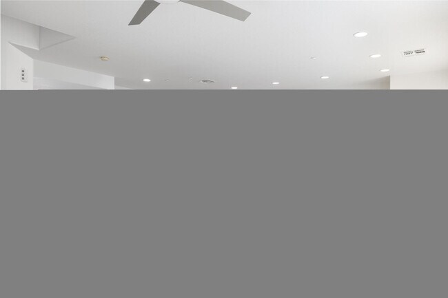 Building Photo - 7500 E Deer Valley Rd