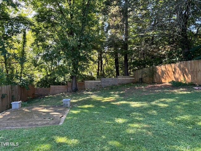 Building Photo - 2703 W Walnut St