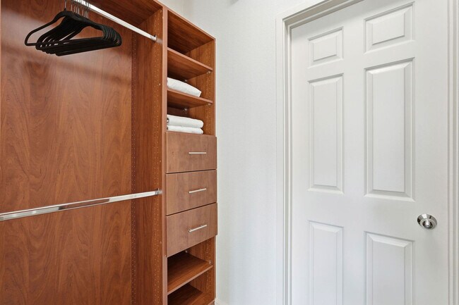 Building Photo - 2000 Post St