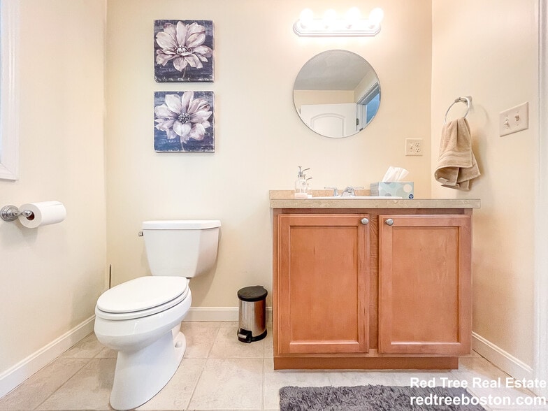 Building Photo - 496 Lebanon St