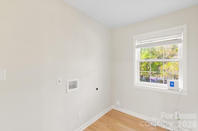 Building Photo - 100 Chadmore Dr